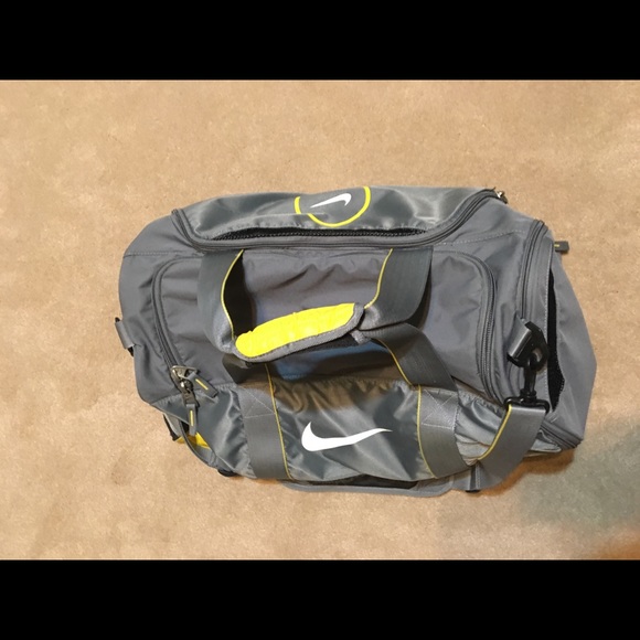 Nike livestrong gym large duffle bag - Picture 5 of 5